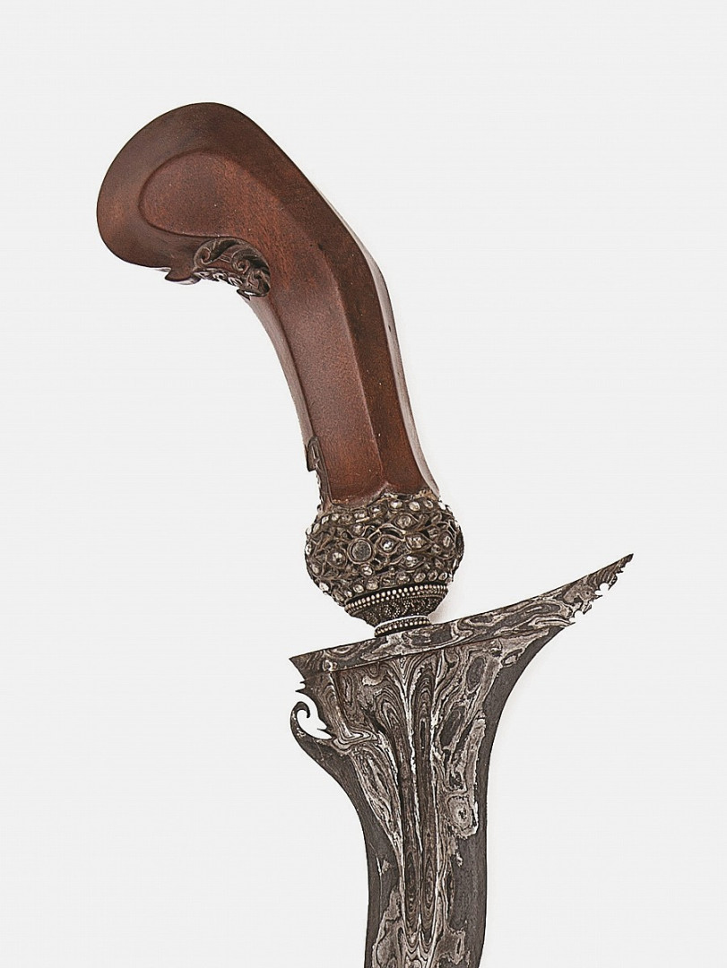 dagger-like weapons